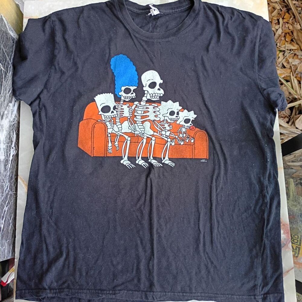 The Simpsons Men's Large T-Shirt and 3 comic books.